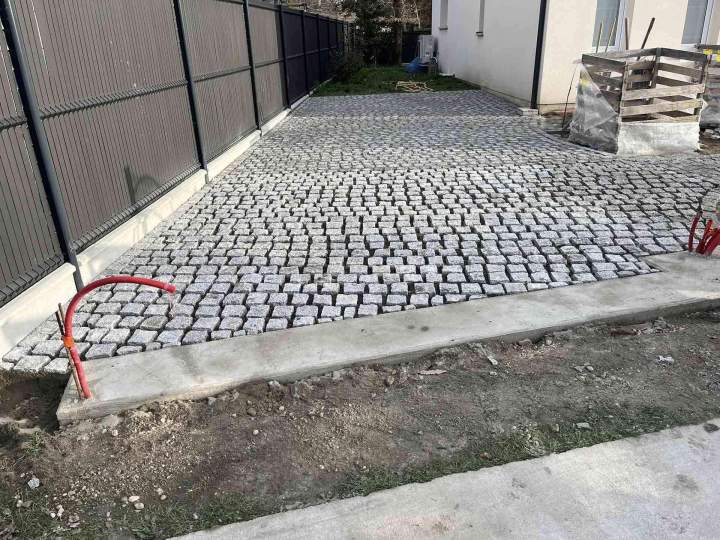 Revêtement esthétique et robuste pour vos allées